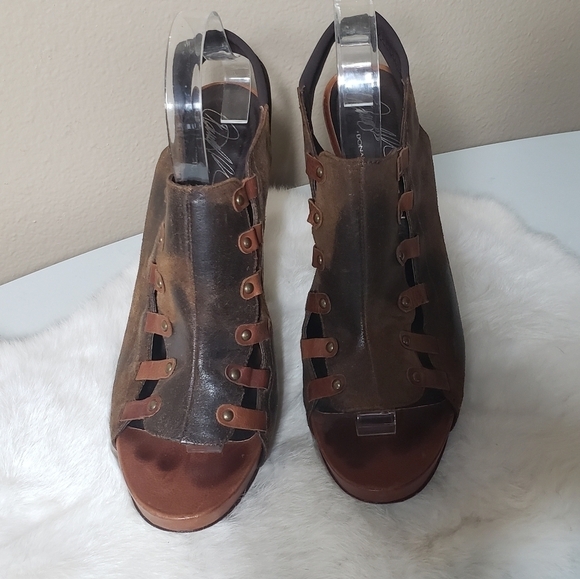 Donald Pliner Vishad Distressed Weathered Leather Strappy Heels-Size 10 - Picture 2 of 8